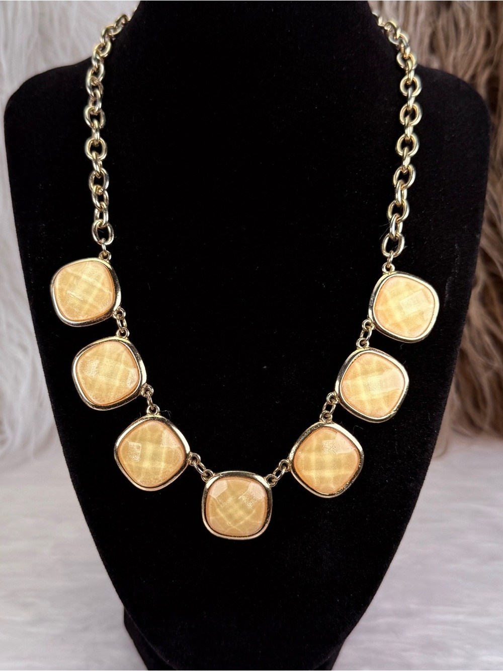 Pretty aged goldtone, champagne colored 16β statement necklace οΏΌ